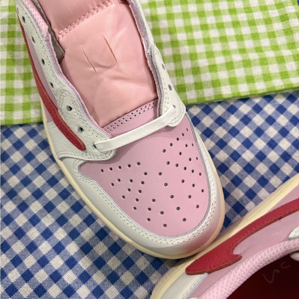 Nike Women's White and Pink Sneakers with Red Accents - Picture 4 of 8